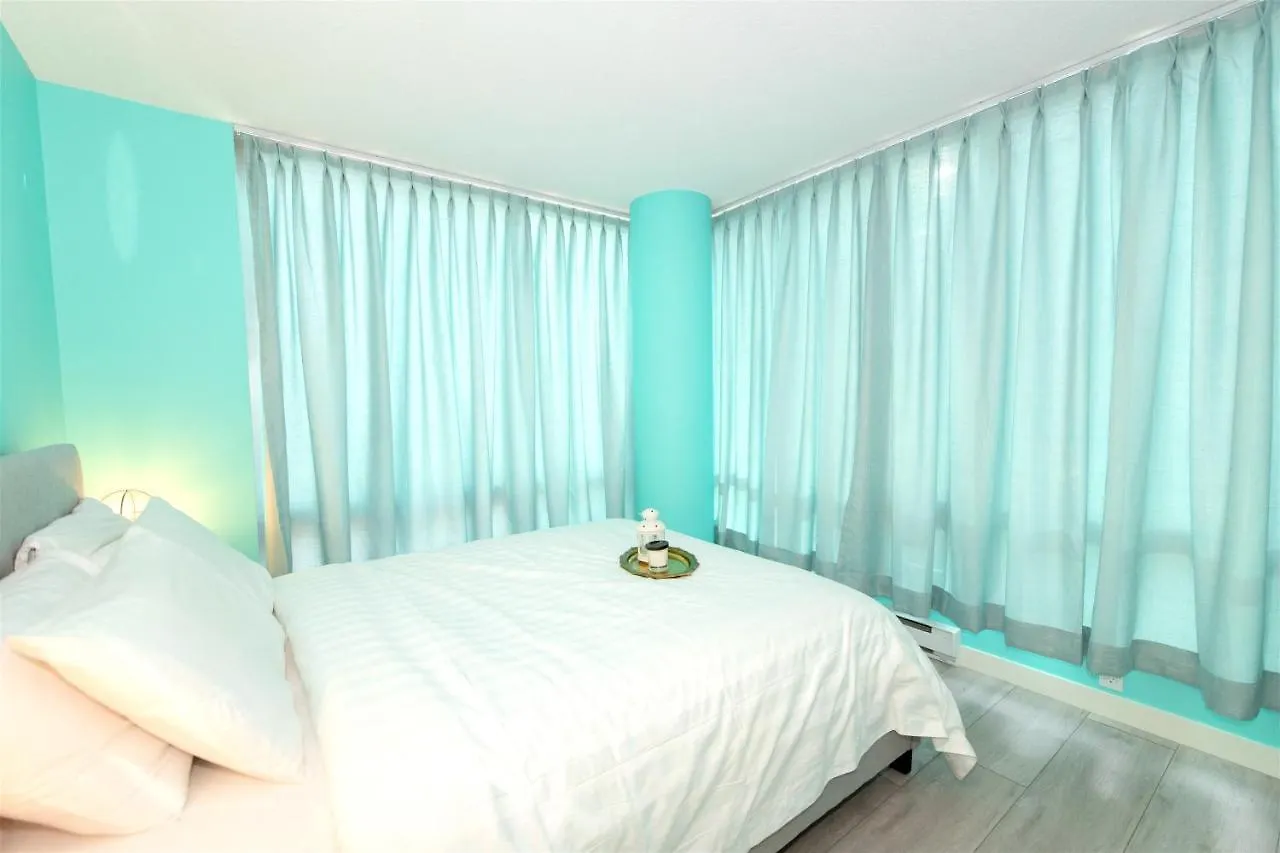 Chic 2-Bedroom In Central Downtown With Stunning Water Views Vancouver 0*,  Canada