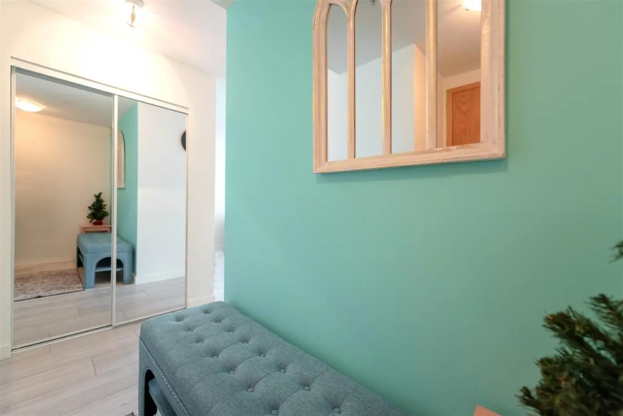 Apartment Chic 2-Bedroom In Central Downtown With Stunning Water Views Vancouver Canada