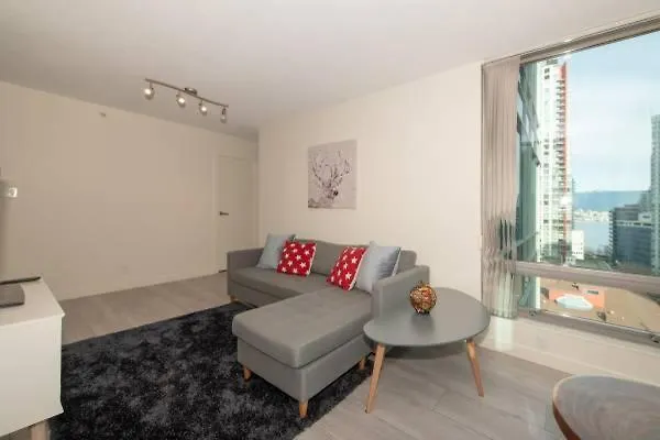 Apartment Chic 2-Bedroom In Central Downtown With Stunning Water Views Vancouver