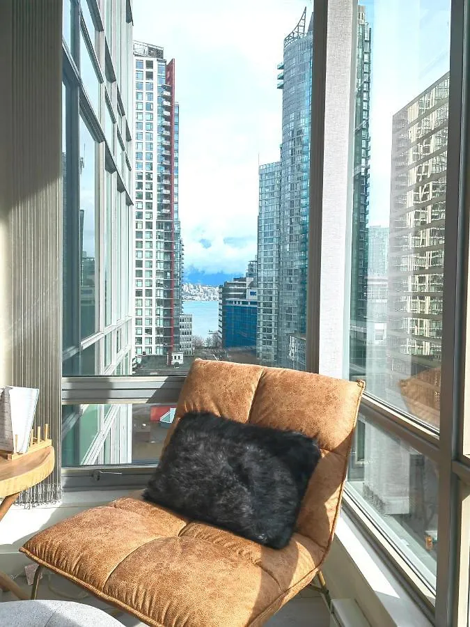 Chic 2-Bedroom In Central Downtown With Stunning Water Views Vancouver Apartment