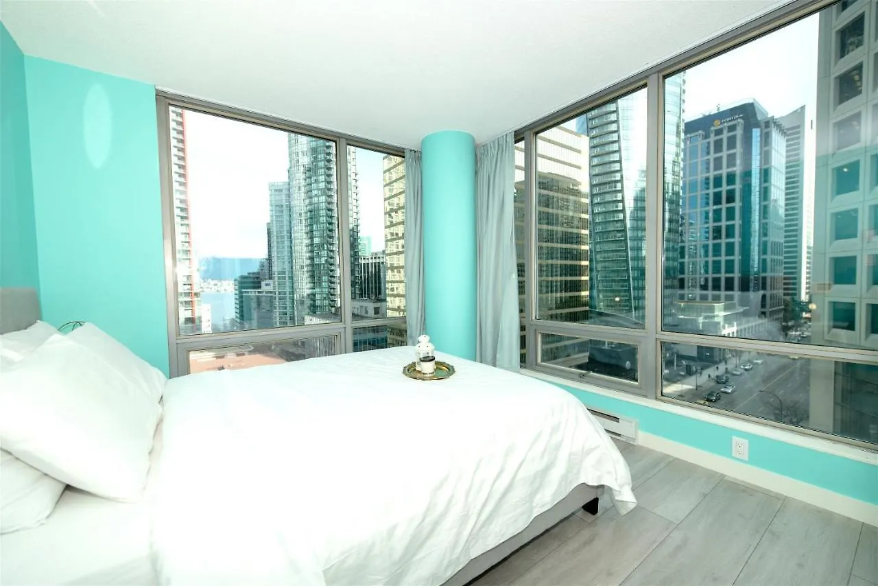 Chic 2-Bedroom In Central Downtown With Stunning Water Views Vancouver