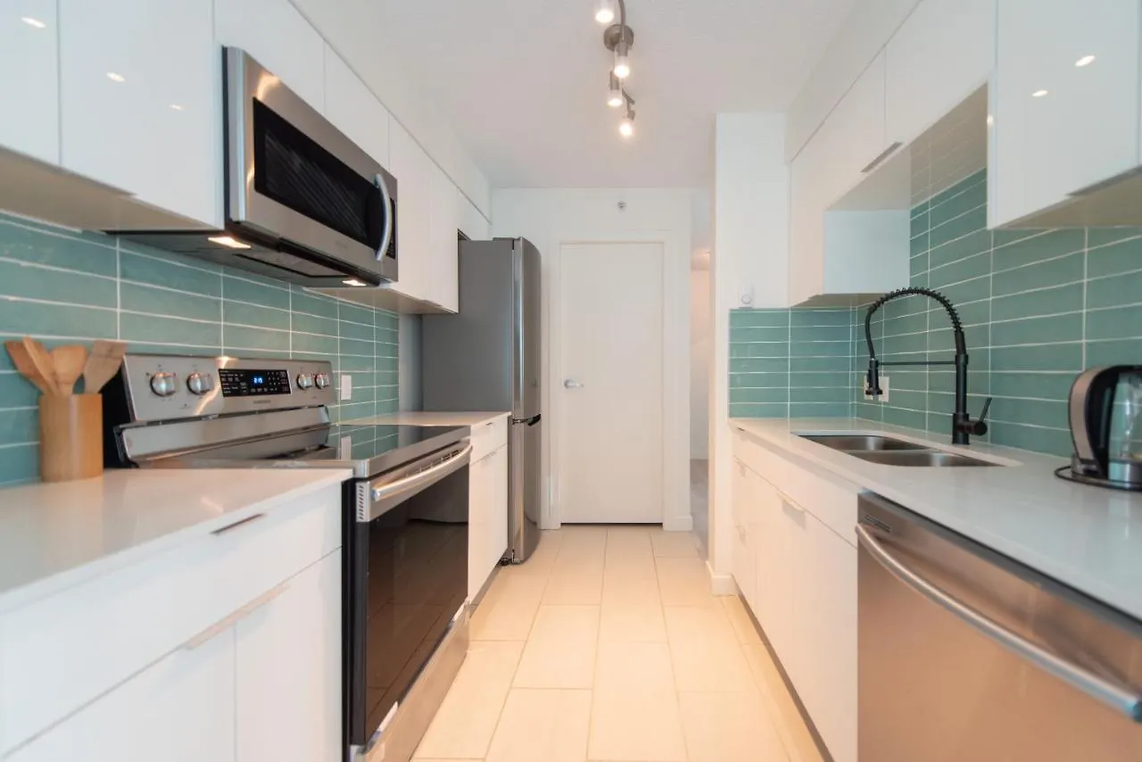 Apartment Chic 2-Bedroom In Central Downtown With Stunning Water Views Vancouver Canada