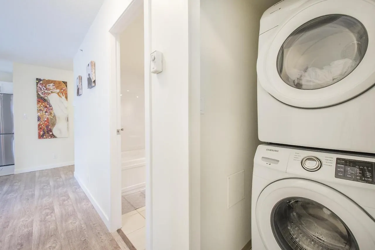 Chic 2-Bedroom In Central Downtown With Stunning Water Views バンクーバー
